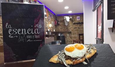 La Esencia - Vinos y Tapas