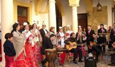 Raíces del Pueblo: Cantando a la Navidad