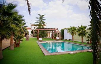 Piscina ,pérgola