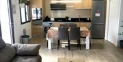 Vistas a la cocina, comedor y salón