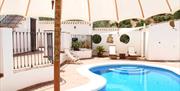Zona de piscina y terrazas