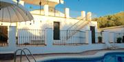 Zona de piscina y terrazas